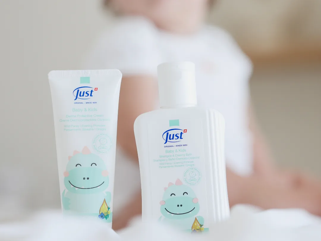 Shampoo y Baño Cremoso Baby & Kids de Swiss Just para el cuidado de bebés y niños — Rincón de Bienestar